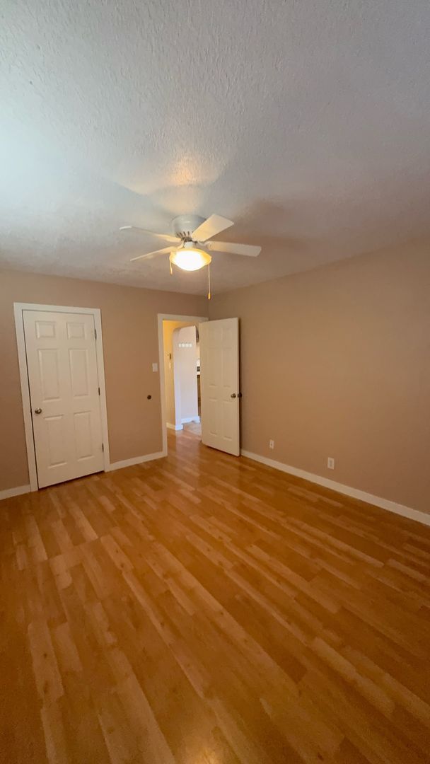 Building Photo - Townhome 855/sf 2 Bedroom 1 Bath with Garage