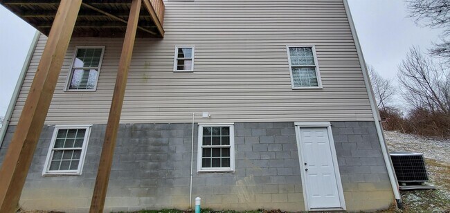 Building Photo - 172 Beth Ln