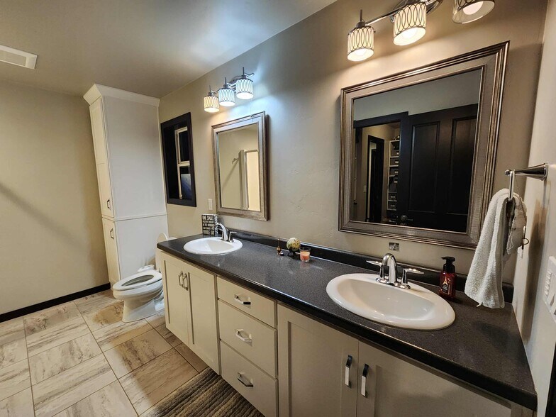 Building Photo - 2453 Scheuring Rd