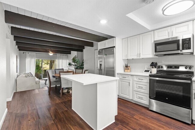 Building Photo - 784 E Michigan St