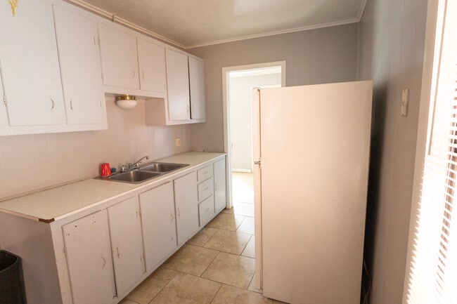 Building Photo - 617 W Highland St