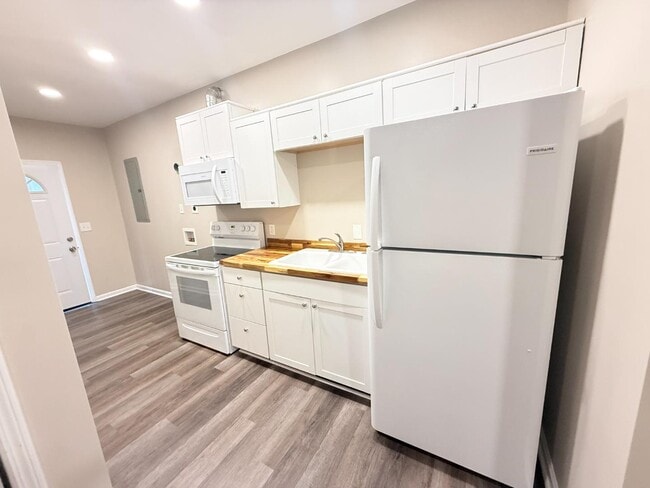 Building Photo - 1233 Vincennes St