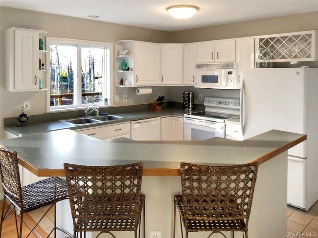 Building Photo - 12 Dogwood Ln