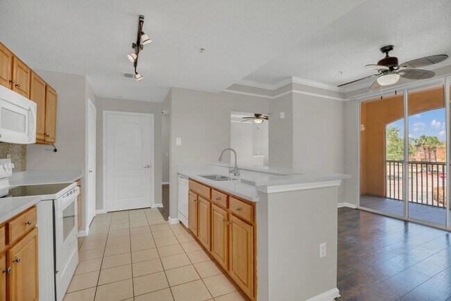 Building Photo - Corner Unit in Villanova at Hunter's Creek