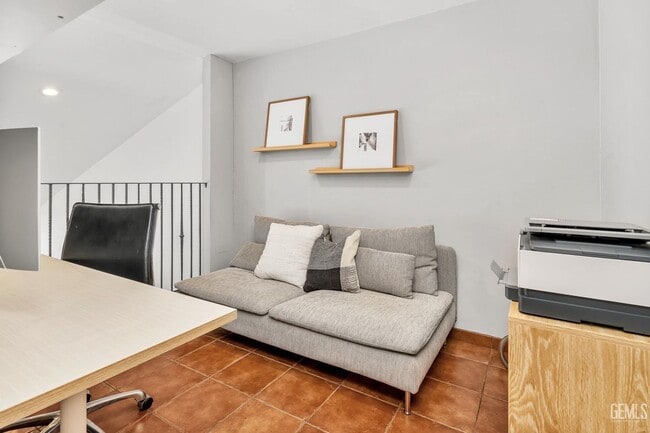 Building Photo - Park Place Condo