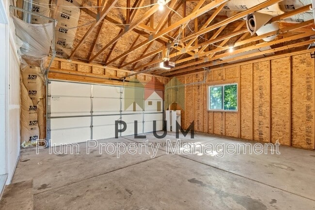 Building Photo - 5449 Golf Dr