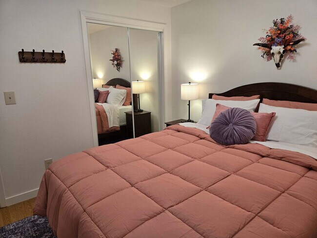 Building Photo - 2207 Parker Ave