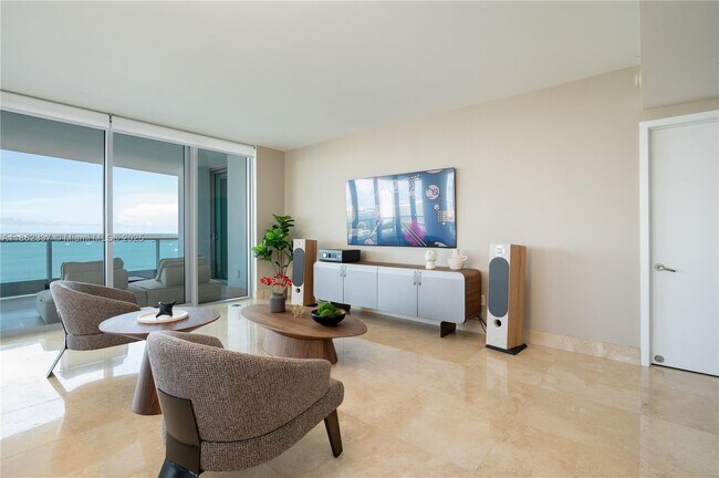 Building Photo - 1331 Brickell Bay Dr