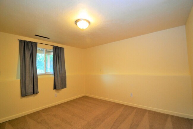 Building Photo - 1288 Suncrest Way
