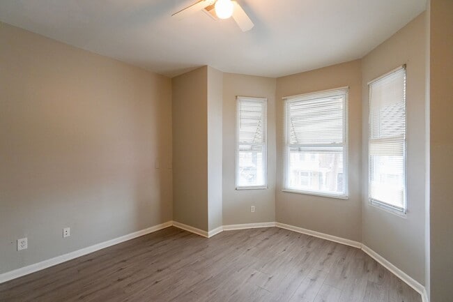 Building Photo - Newly renovated 6 bedroom 2.5 bath in Carroll Park Area