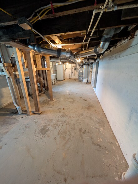 Building Photo - 4081 E 104th St