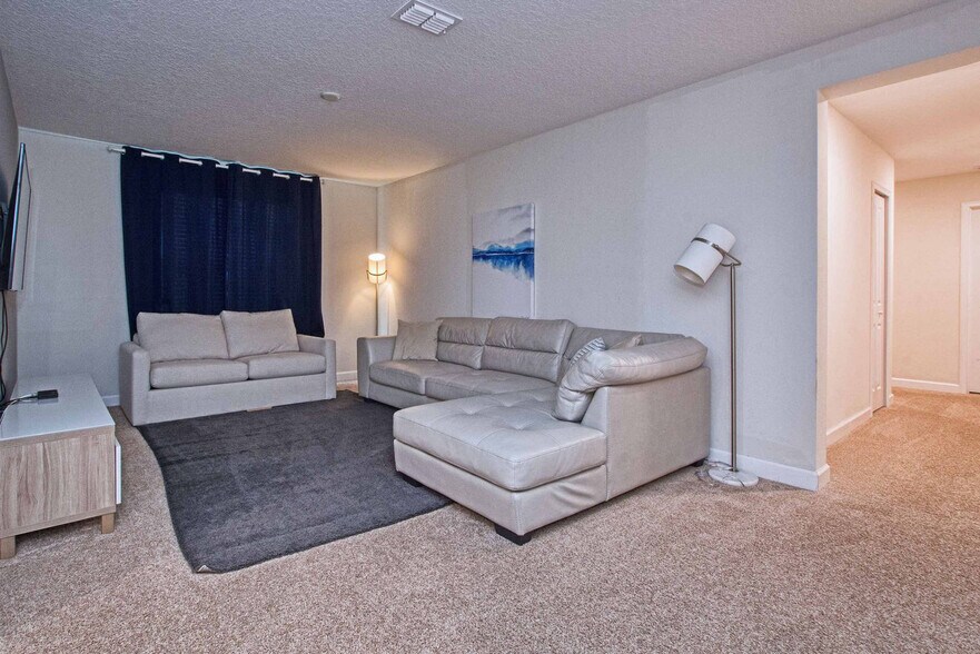 Building Photo - 4728 Sleepy Hollow Dr