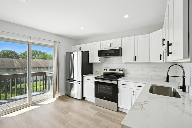 Building Photo - 8310 Woodland Dr