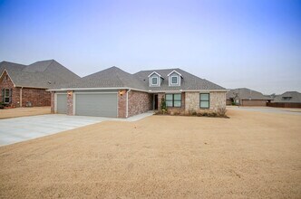 Building Photo - 4 Bed, 2.5 Bath, 3 Car Garage Beauty In Desirable Brighton Village In BA!