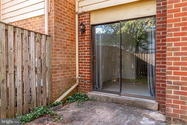 Building Photo - 9911 Whitewater Dr