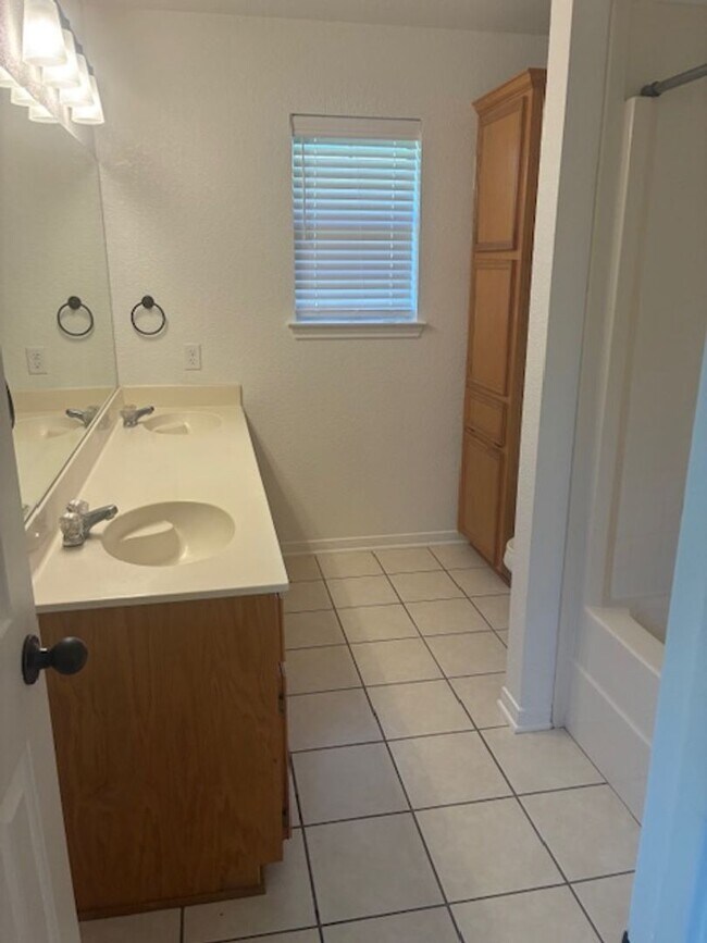 Building Photo - 4500 John David Dr