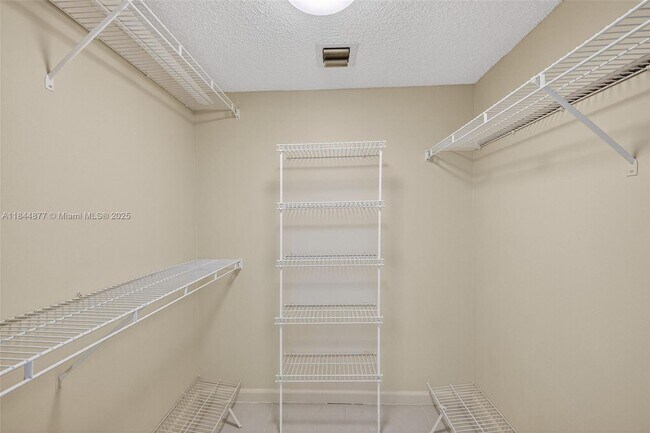 Building Photo - 7214 S Devon Dr