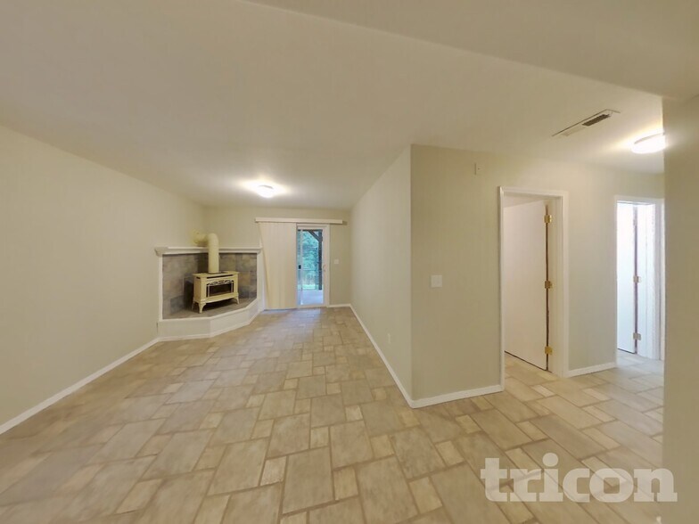 Building Photo - 16216 39th St Ct E