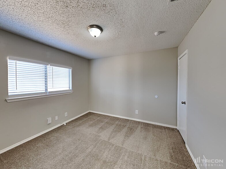 Building Photo - 6333 Village Club