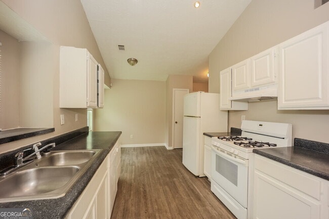Building Photo - 5818 Mistyview Dr