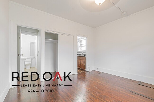 Building Photo - 1021 S Park View St
