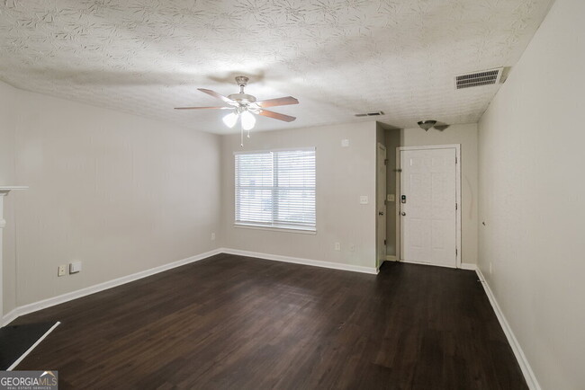 Building Photo - 451 Springbottom Ct SE