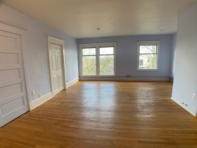 Building Photo - 621 23rd Ave E