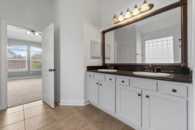 Building Photo - 7 Fraiser Fir Pl