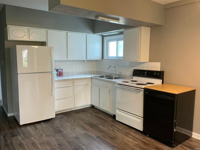 Building Photo - 225 Marcelle Dr
