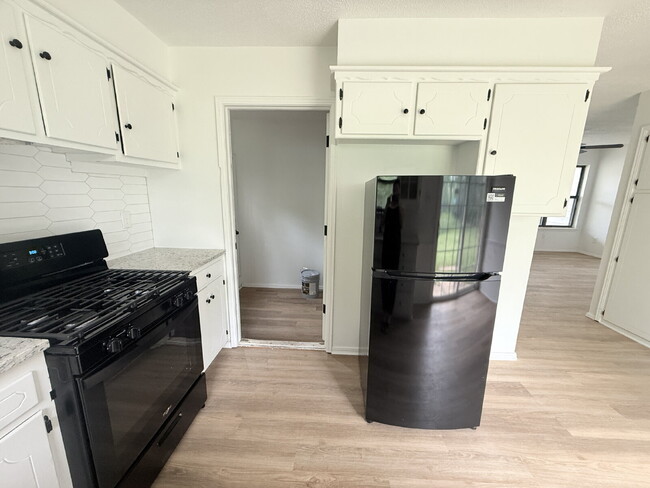 Building Photo - 4-Bedroom Home in NW OKC – Section 8 Welcome!