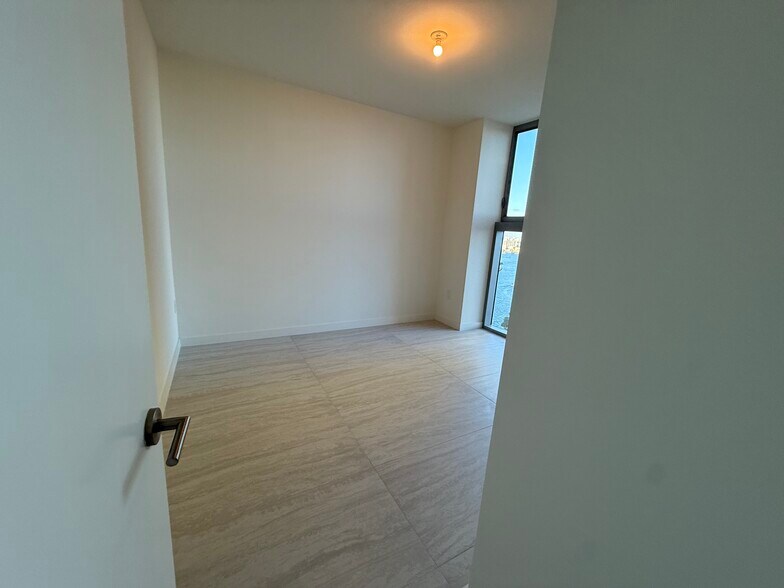 Building Photo - 77 SE 5th St