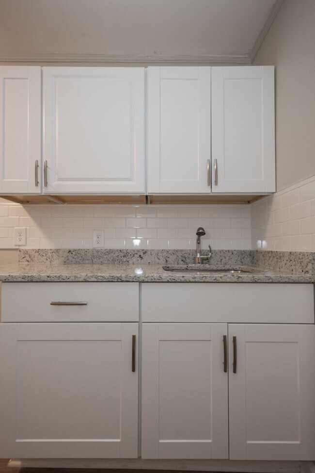 Building Photo - 731 Williams St