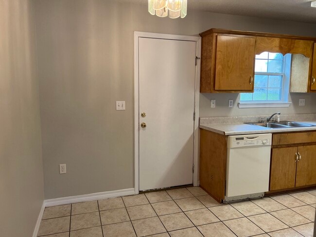 Building Photo - 224 Runnymeade Dr