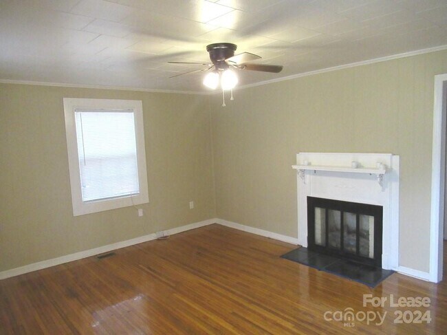 Building Photo - 421 Jennings St