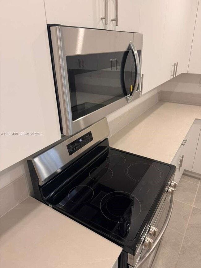 Building Photo - 2721 SE 26th Rd