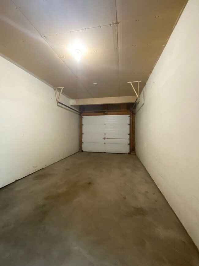 Building Photo - 1007 Zollinger Rd