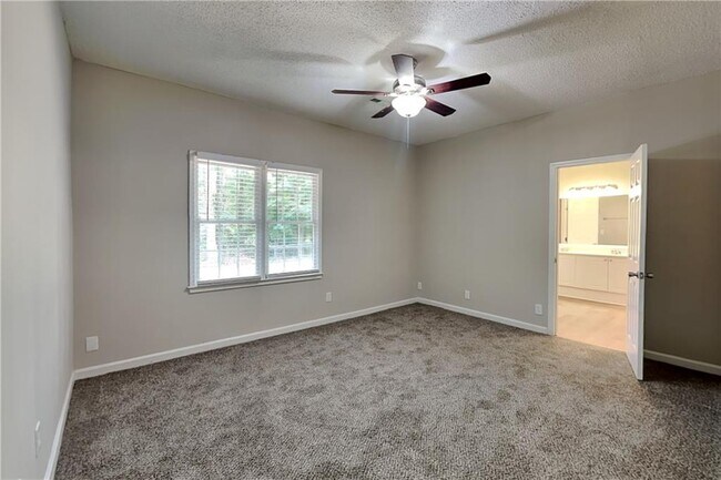 Building Photo - 345 Deerwood Dr