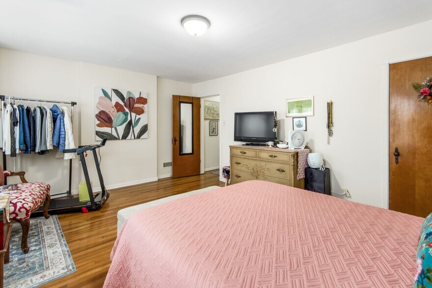 Building Photo - 1939 Northwest Blvd