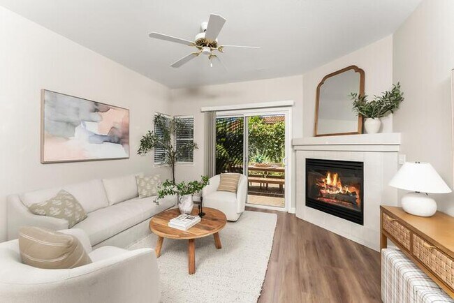 Building Photo - Beautiful 3 Bedroom 2 Bathroom in Gated Community of Folsom, CA!