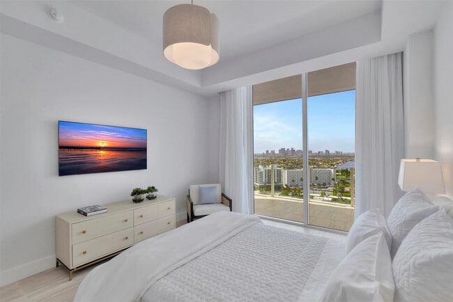 Building Photo - 525 N Fort Lauderdale Beach Blvd