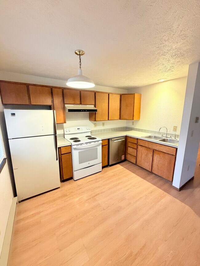 Building Photo - 217 Ash St