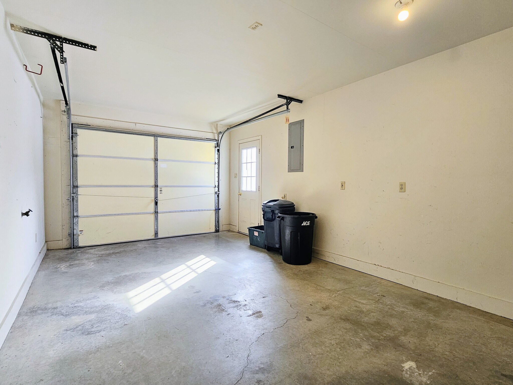 Building Photo - 83 Brookfield Rd