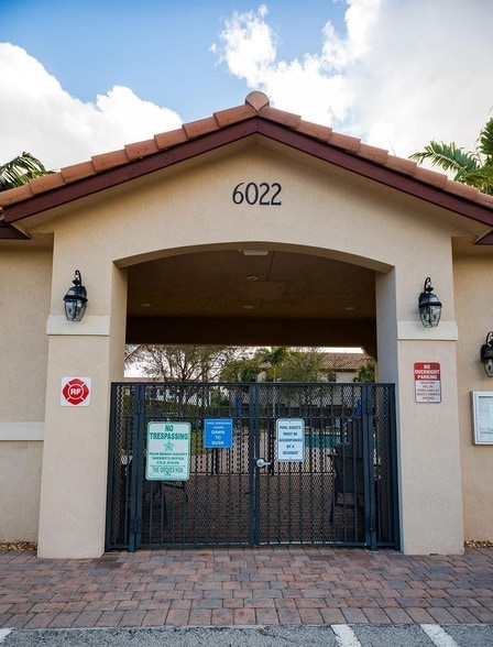 Building Photo - 6115 Bangalow Dr