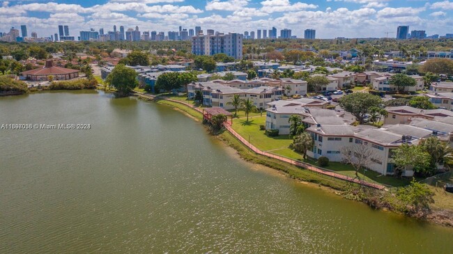 Building Photo - 1659 NE Miami Gardens Dr