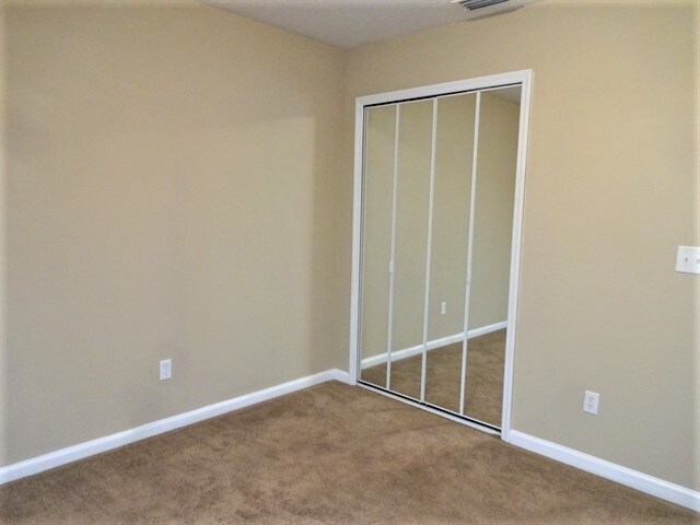 Building Photo - 633 Battlegate Ln