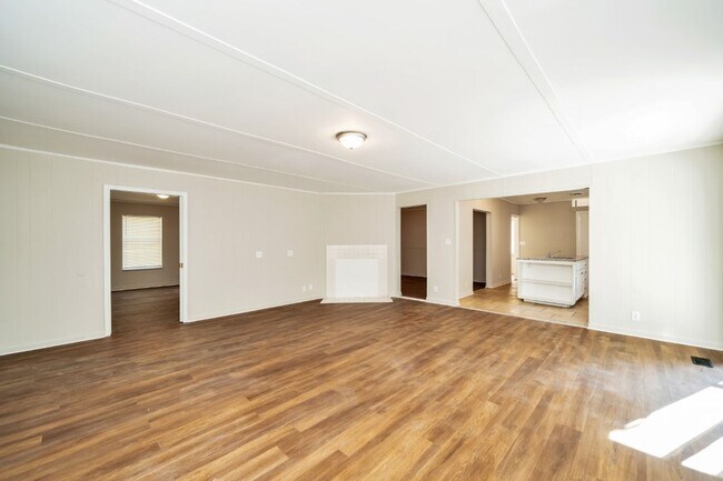 Building Photo - AVAILABLE NOW! Home for rent in Leeds AL! Close to shopping and food!