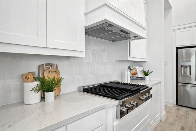 Building Photo - 220 Corazon