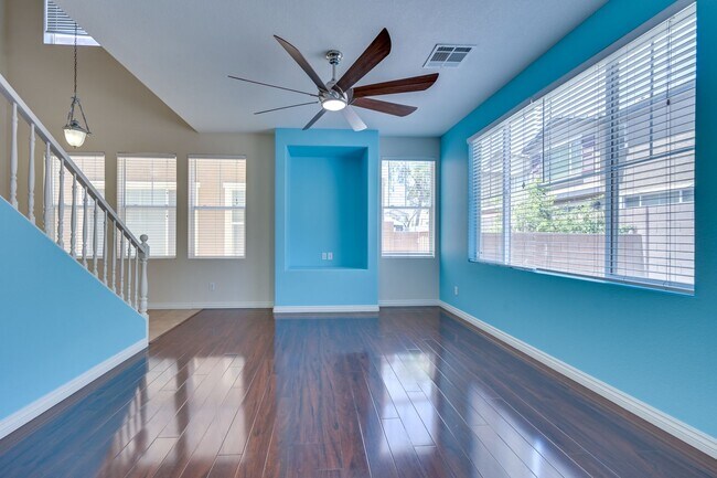 Building Photo - NW 3 bedroom!! Community Pool!! Playground...