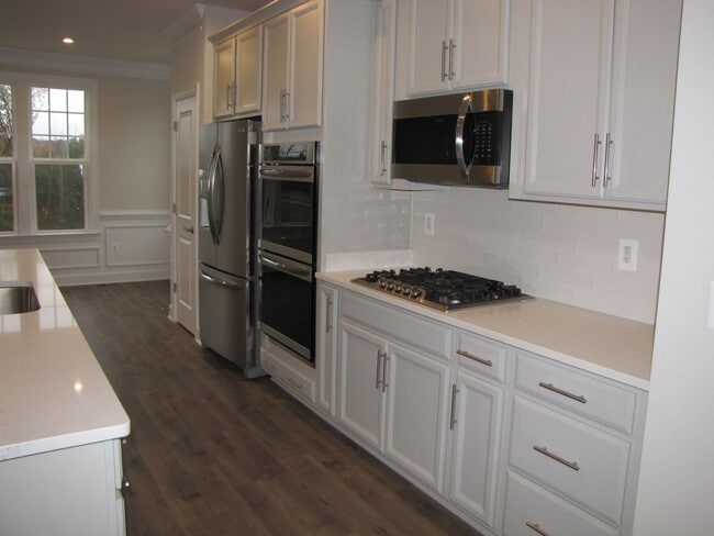Building Photo - End Unit Townhouse Haymarket