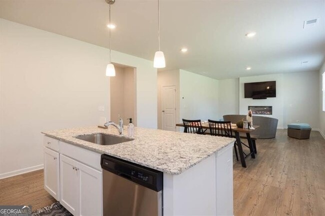 Building Photo - 165 Sweet Briar Wy